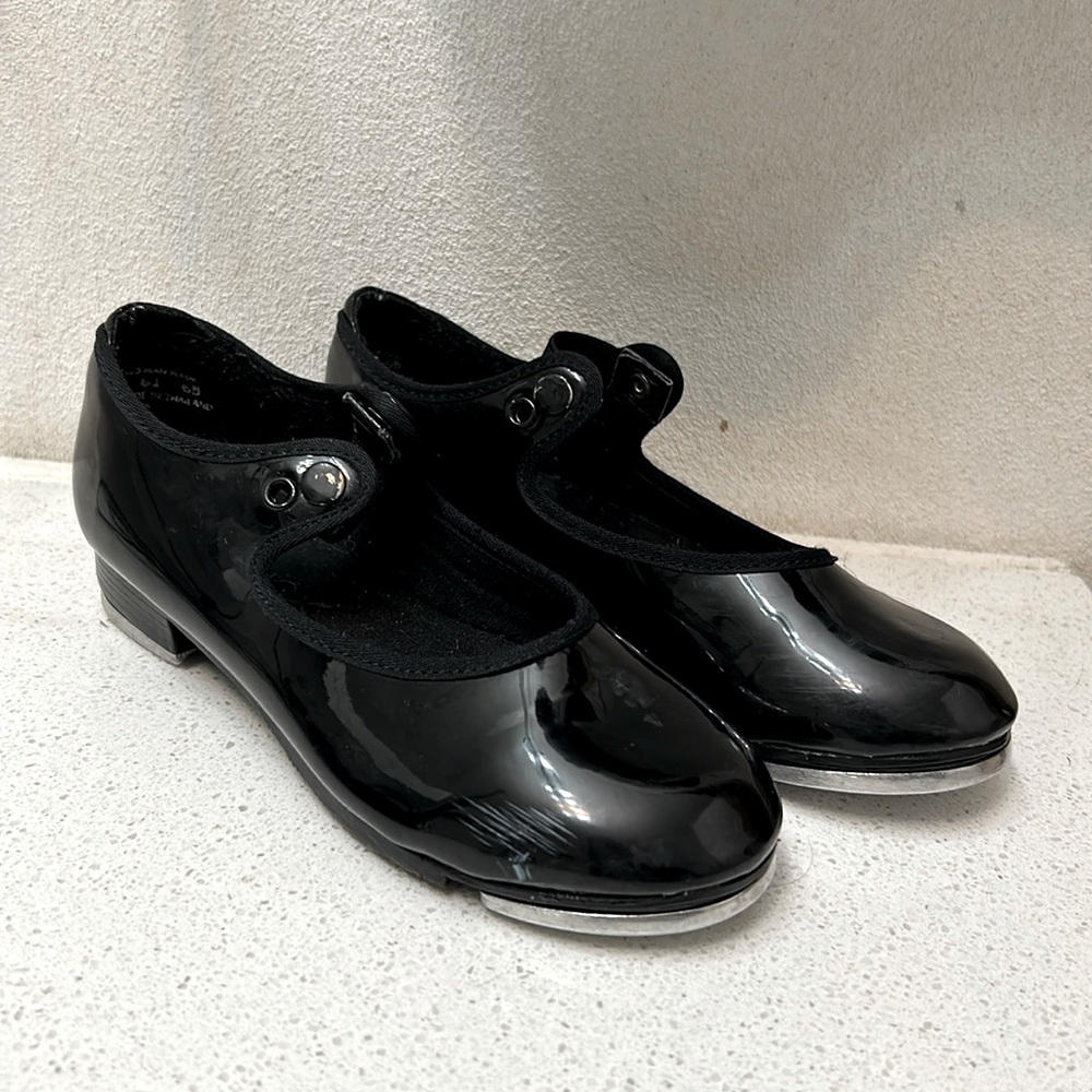 🦋 Capezio kids shuffle tap shoes in black! 12.5 M size.